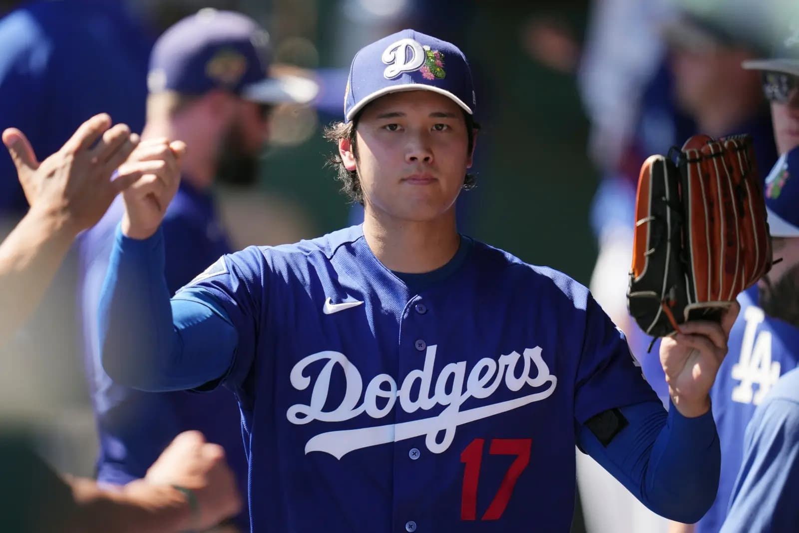 Shohei Ohtani lanzará el miércoles ante los Rays, pero no bateará tras molestia en la rodilla