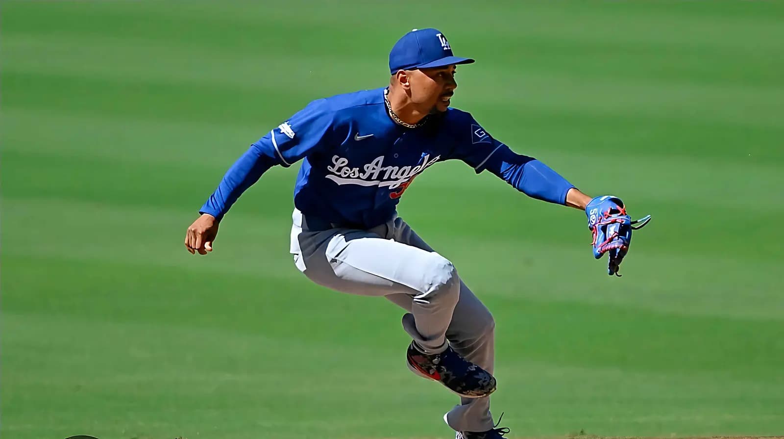Mookie Betts recupera su nivel y los Dodgers vencen a los Padres en San Diego